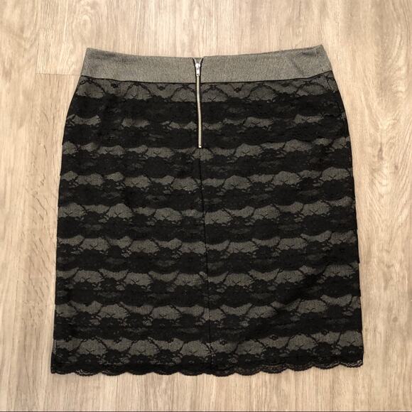 Sharagano Women's Gray/Black Floral Lace Overlay Knee Length Pencil Skirt sz 10 - Picture 2 of 2